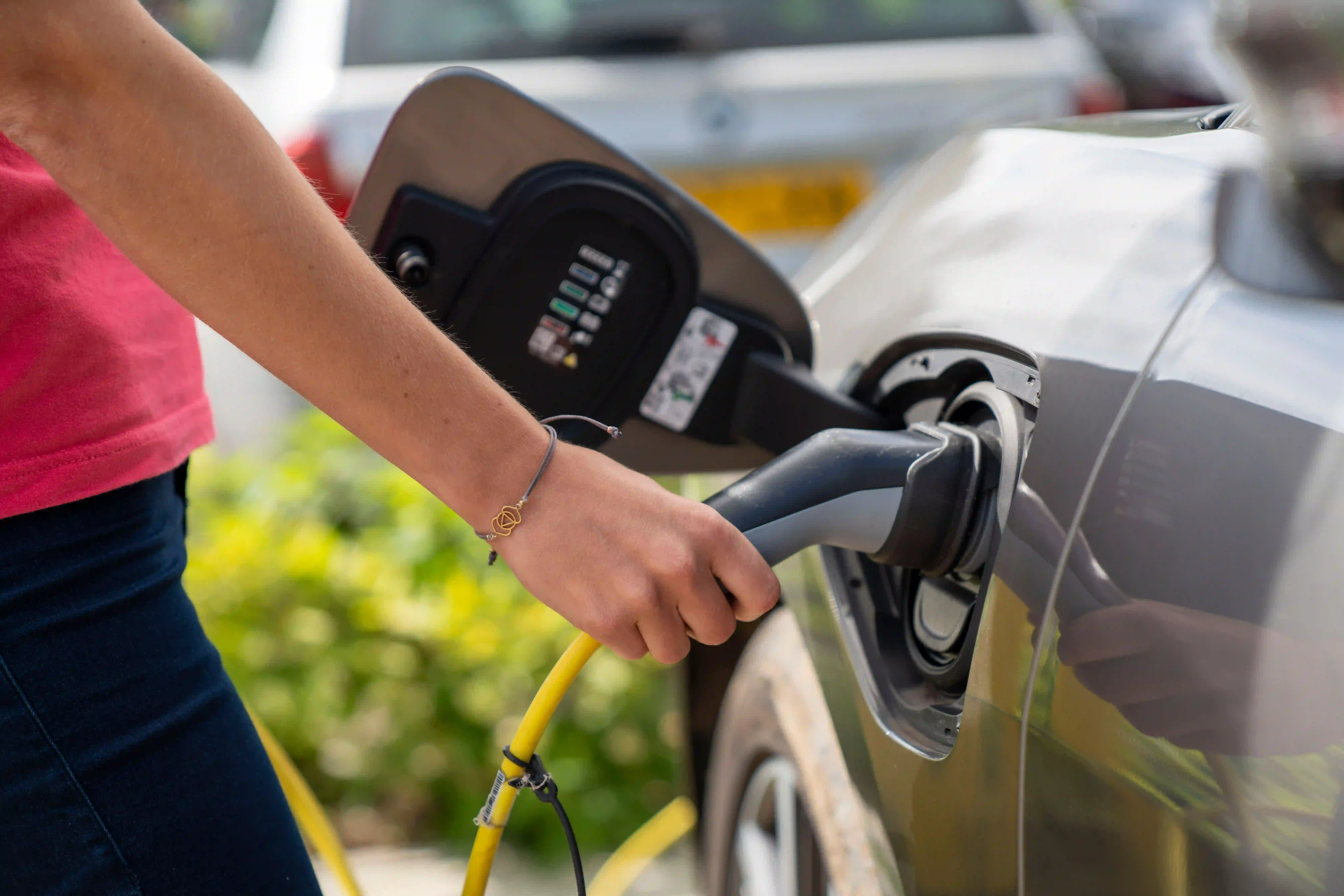 Canada Says It's Scrapping Its EV Mandate. Technically, It Hasn't Yet.