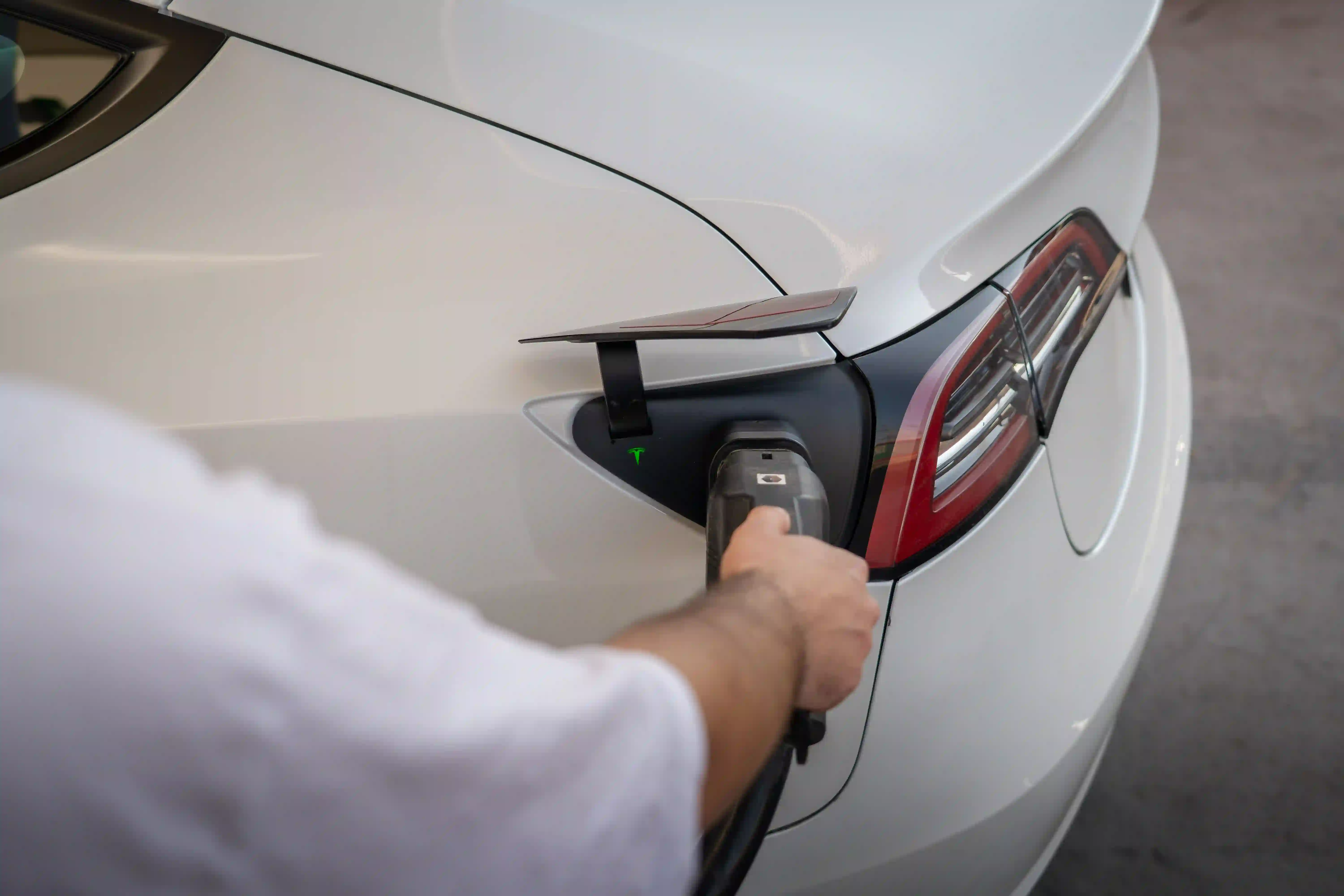 When Canada Pulled EV Subsidies, Plug-in Hybrids Barely Flinched. Battery-Electrics Collapsed.