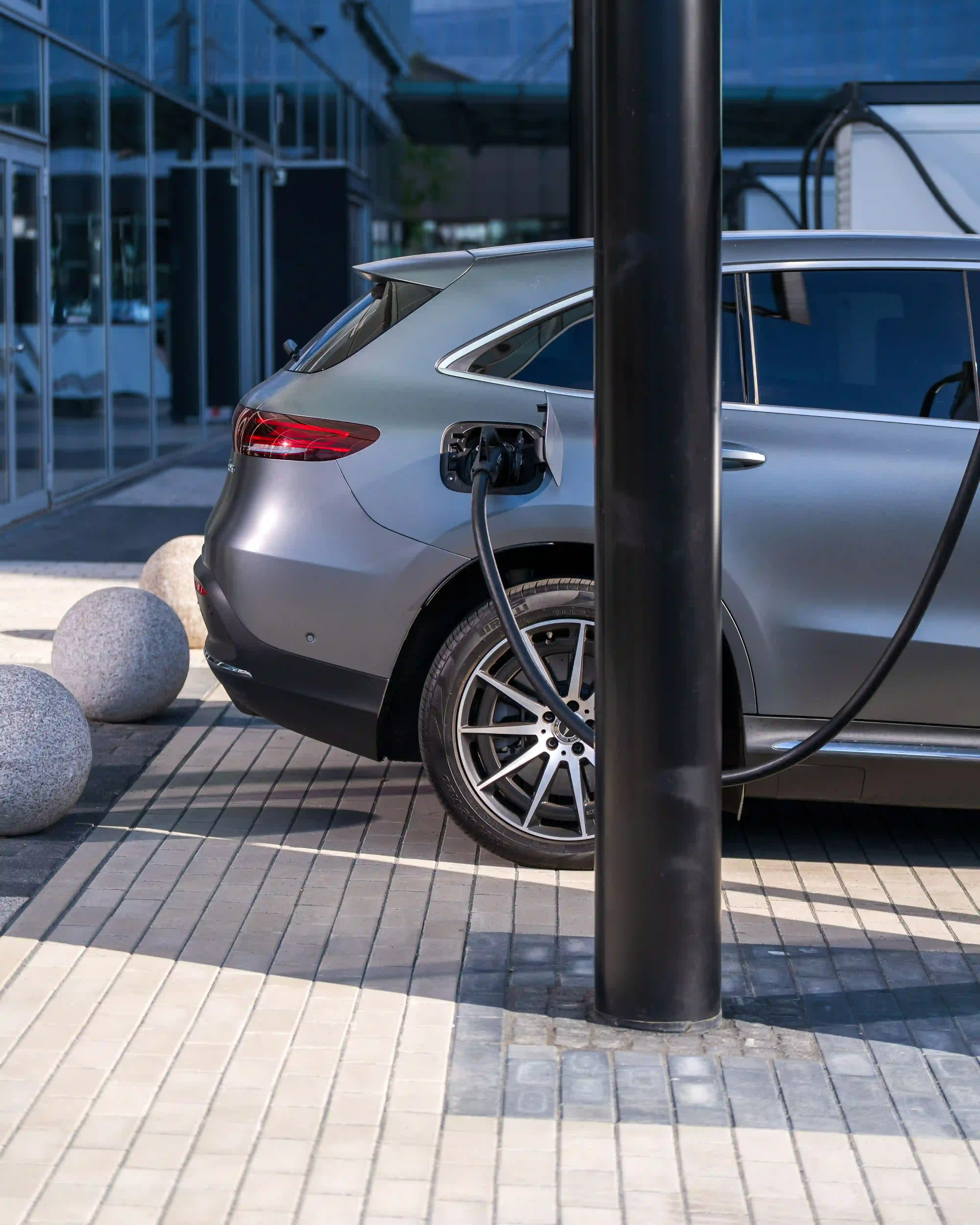 India's Plug-in Hybrids Are Sold as Green Cars. Some Never Get Plugged In.